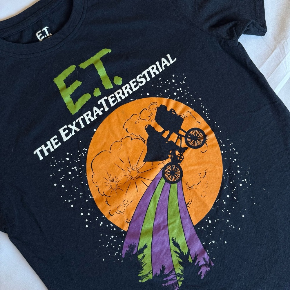 E.T The Extra-Terrestrial Graphic Tee